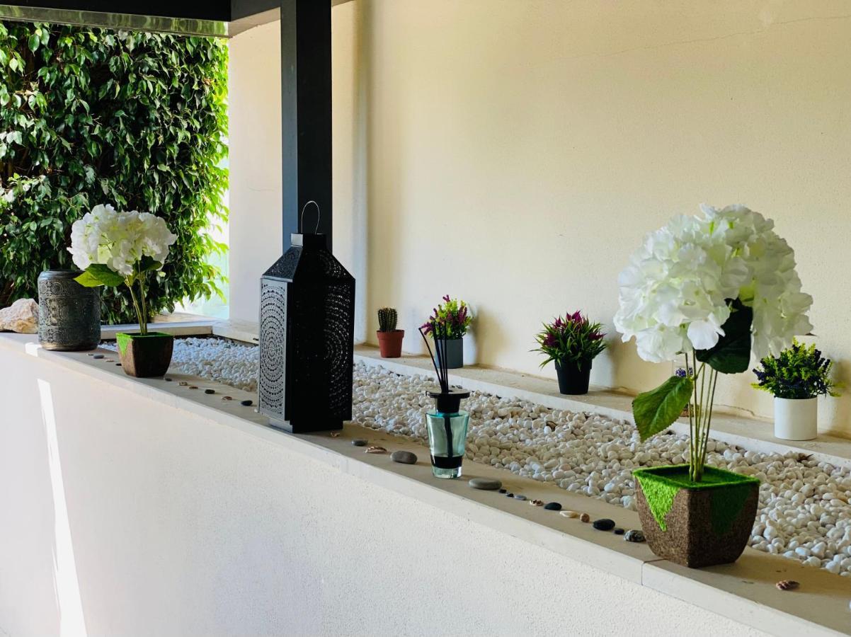 Amazing Two Bedroom Apartment In Los Flamingos, Marbella Estepona Dış mekan fotoğraf