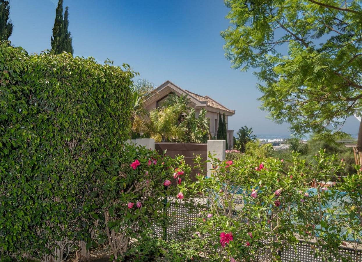 Amazing Two Bedroom Apartment In Los Flamingos, Marbella Estepona Dış mekan fotoğraf